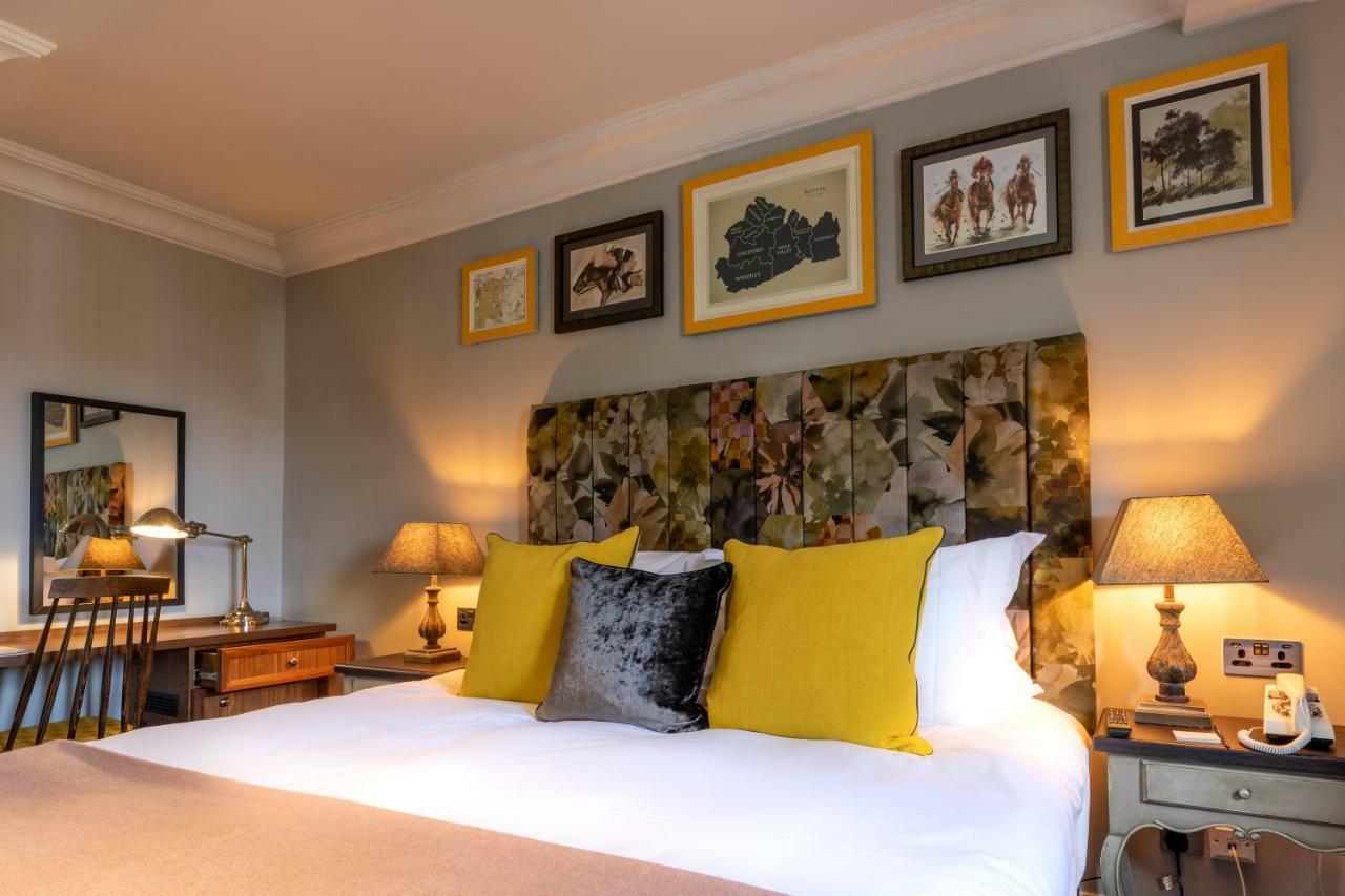 Hotel The Foley Claygate Exterior foto