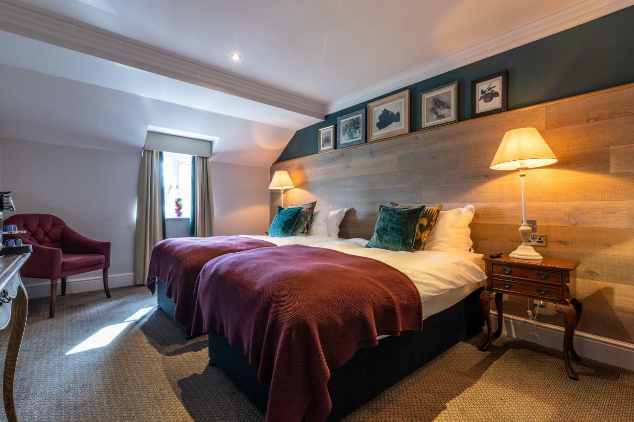 Hotel The Foley Claygate Exterior foto